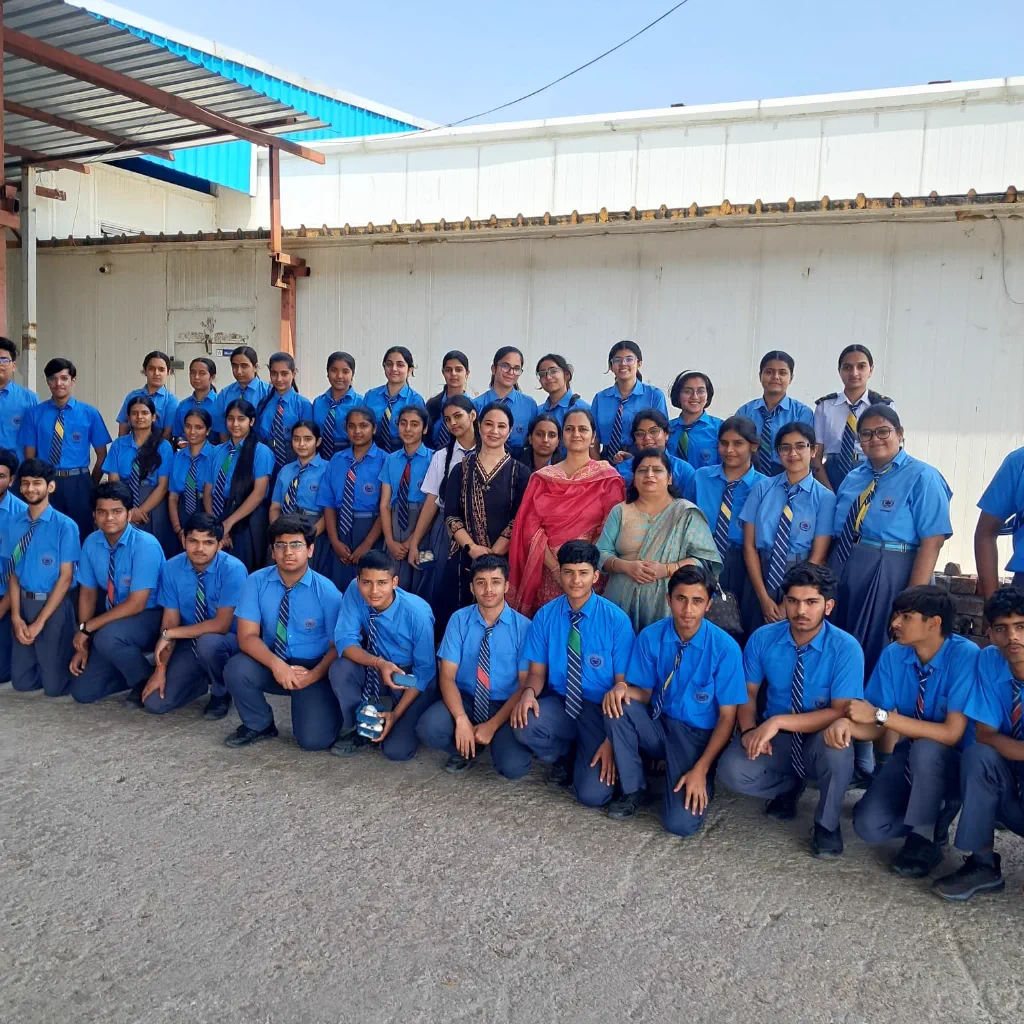 Jankidas Kapur Public School students group photo at Dr. Dahiya Mushroom Farm